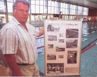 Lutz Koch mit einer seiner Ausstellungstafeln in der Dynamo-Halle