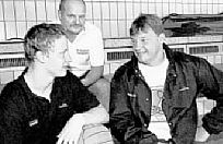 Kleine Plauderei gestern zwischen Bundestrainer Hagen Stamm (r.), Holger Dammbr�ck (l.) und SCM-Coach Stefan Pieske. Foto: A. Ruland