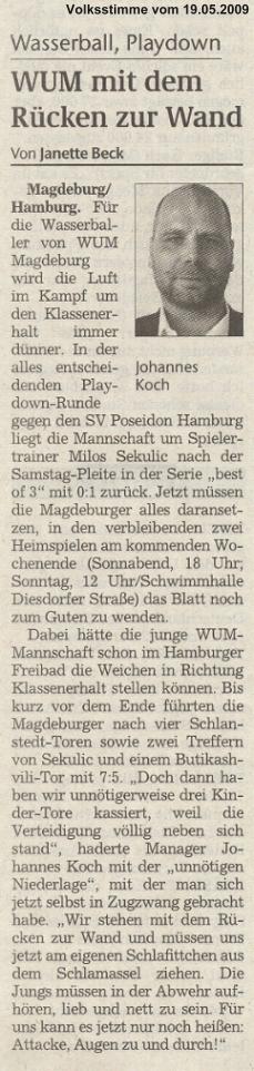 WUM mit dem R�cken zur Wand